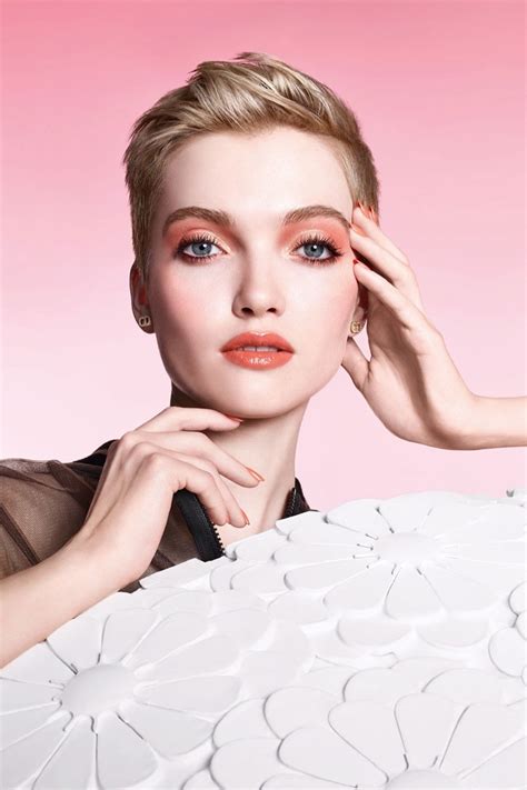 dior frühjahr sommer 2021 makeup|Makeup look: Dior spring.